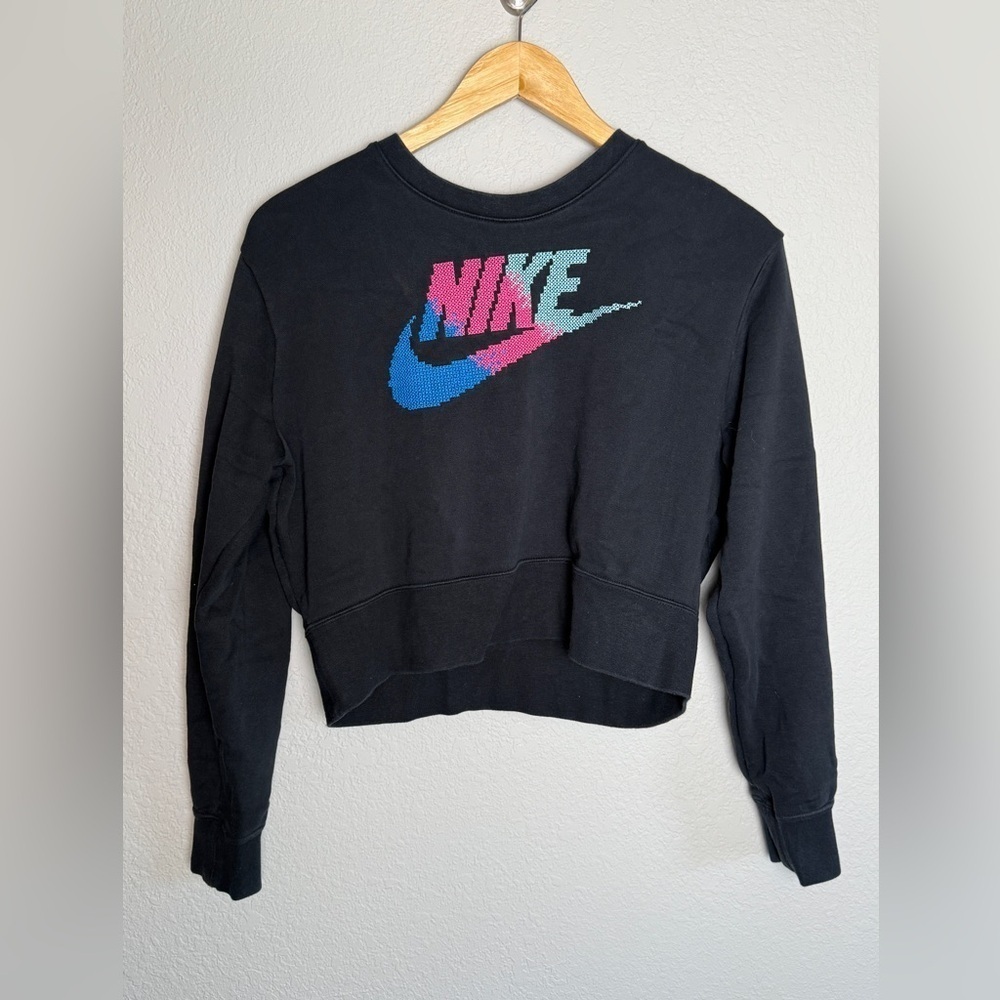 Nike Black Crew Neck Cropped Long Sleeve Sweatshirt Women's Small
